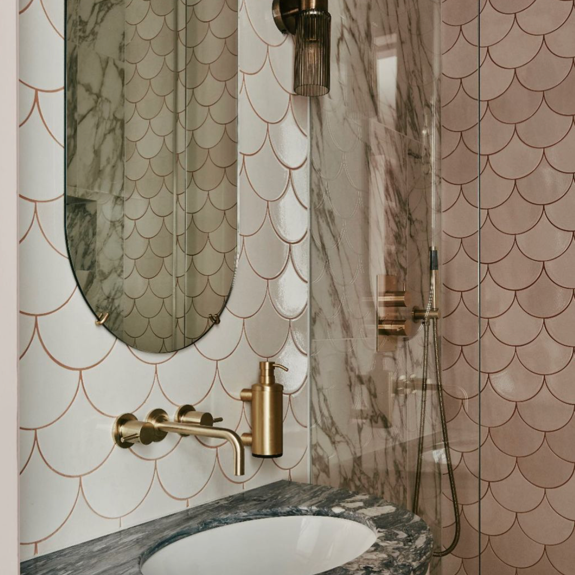 Base Interior bathroom with scallop fish scale tiles